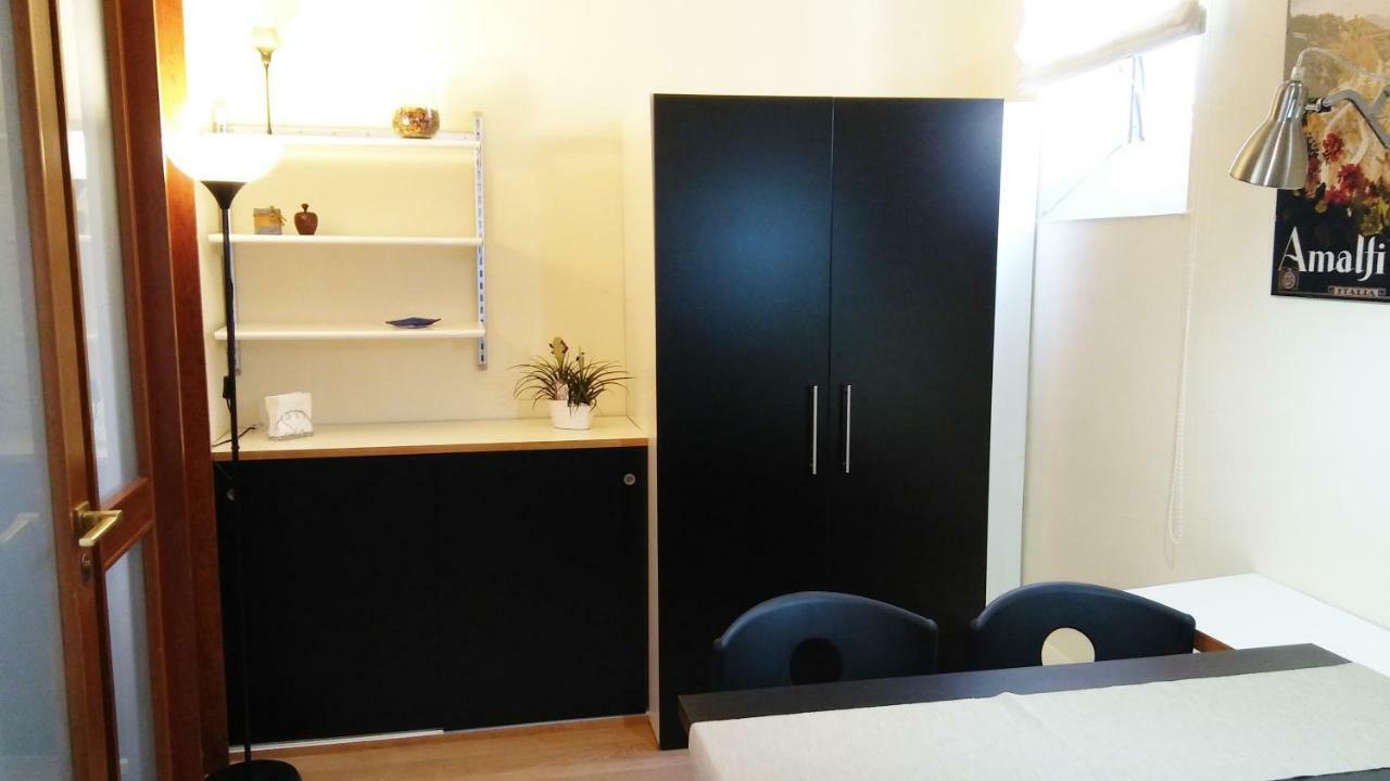 Bilocale in centro Appartamento Salerno Esterno foto