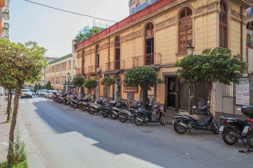 Bilocale in centro Appartamento Salerno Esterno foto